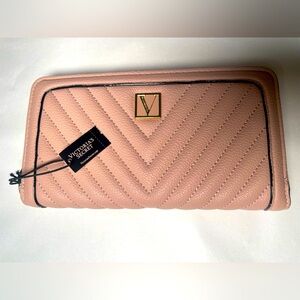 New Victoria’s Secret Large Zip Wallet, Blush Pink. Clutch full zip